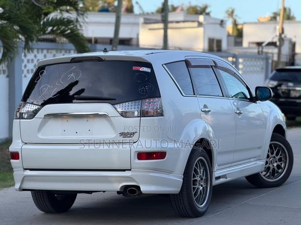 Mitsubishi Outlander 2010 White
