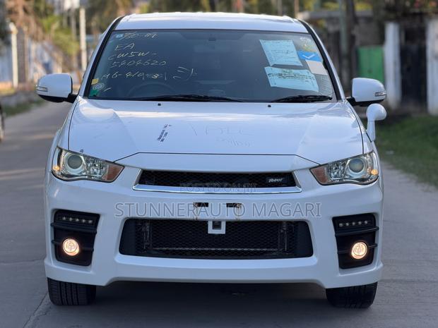Mitsubishi Outlander 2010 White