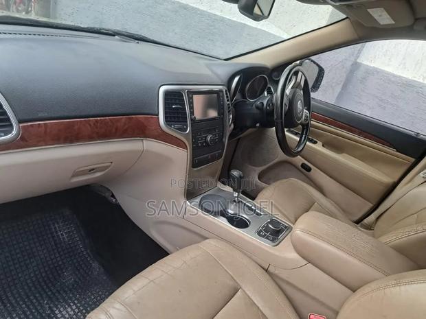 Jeep Cherokee 2012 Gold