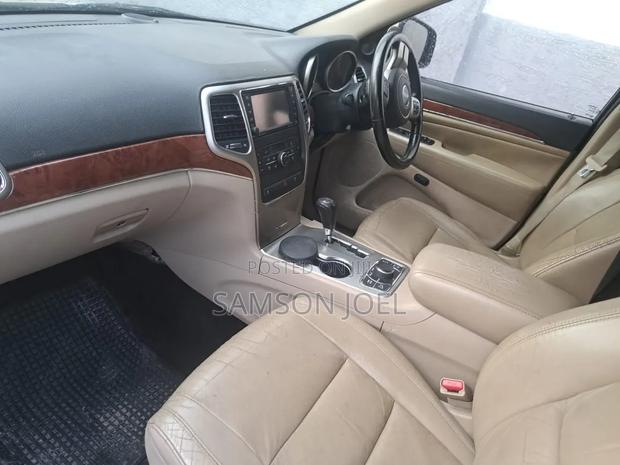 Jeep Cherokee 2012 Gold