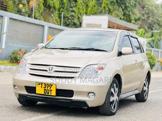 Toyota IST 2005 Silver