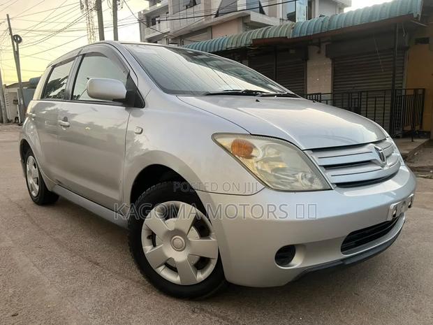Toyota IST 2004 Silver