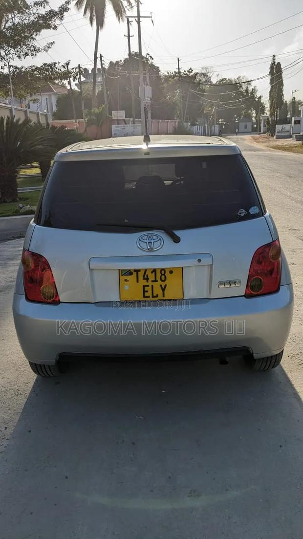Toyota IST 2005 Silver