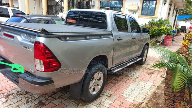 Toyota Hilux 2021 Gray