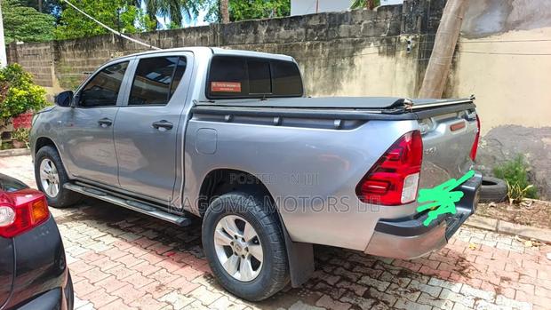 Toyota Hilux 2021 Gray