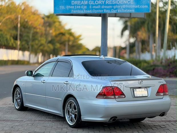 Toyota Crown 2006 Silver