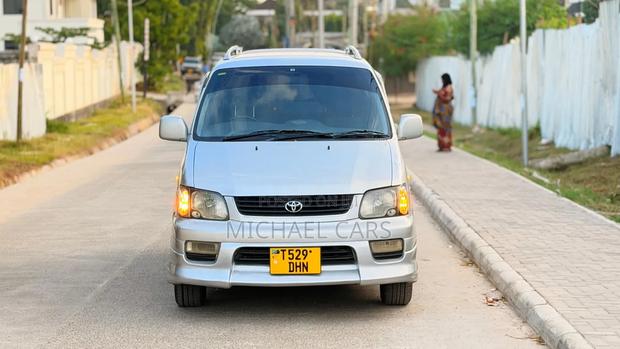 Toyota Noah 2003 Silver
