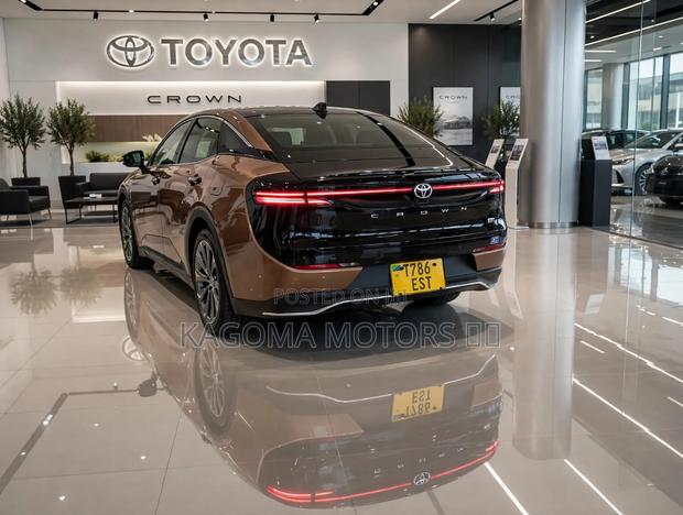 Toyota Crown 2025 Beige