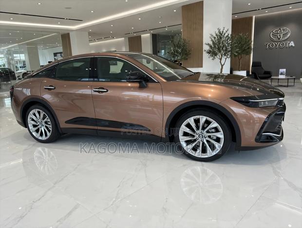 Toyota Crown 2025 Beige