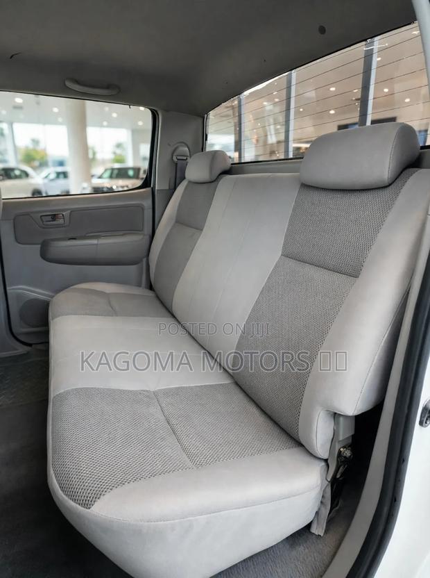 Toyota Hilux 2003 White