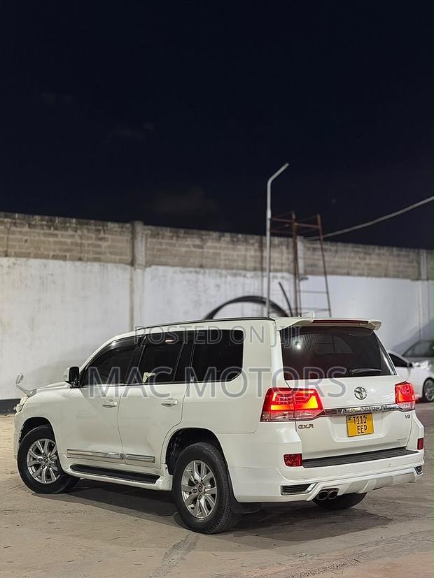 Toyota Land Cruiser 4.6 V8 GXR 2016 White