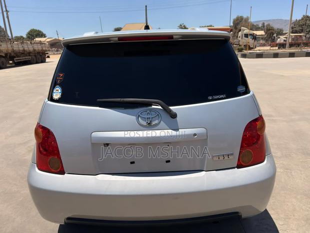 Toyota IST 2006 Gray