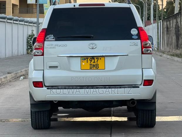 Toyota Land Cruiser Prado 2005 White