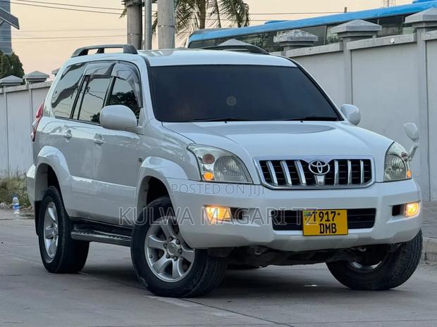 Toyota Land Cruiser Prado 2005 White