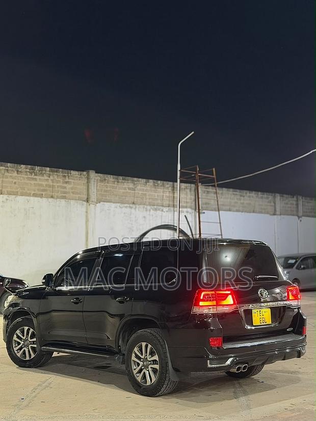 Toyota Land Cruiser 2016 Matt Black