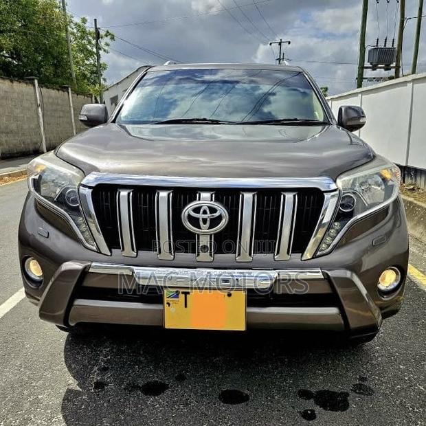Toyota Land Cruiser Prado 2017 Brown