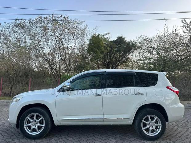Toyota Vanguard 2009 White