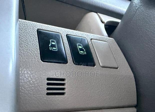 Toyota Noah 2010 Blue