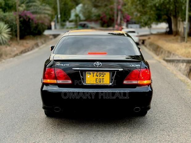 Toyota Crown Royale 2005 Black