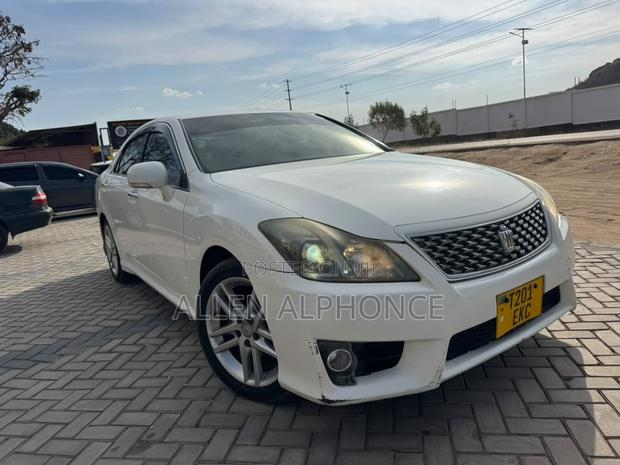 Toyota Crown 2012 White