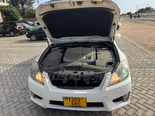 Toyota Crown 2012 White