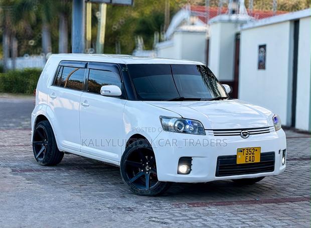 Toyota Corolla Rumion 2011 White