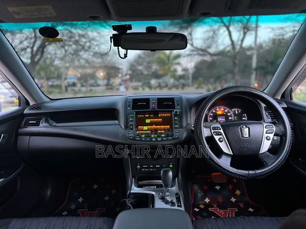 Toyota Crown 2011 Pearl