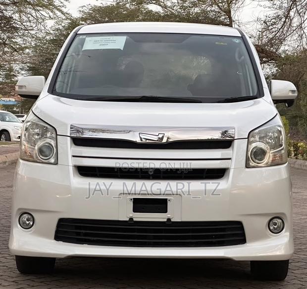 Toyota Noah 2008 White