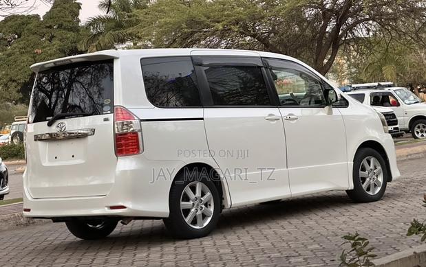 Toyota Noah 2008 White