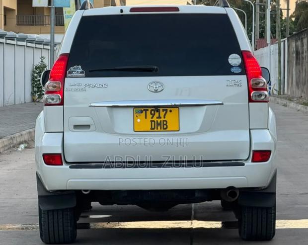 Toyota Land Cruiser 2005 White