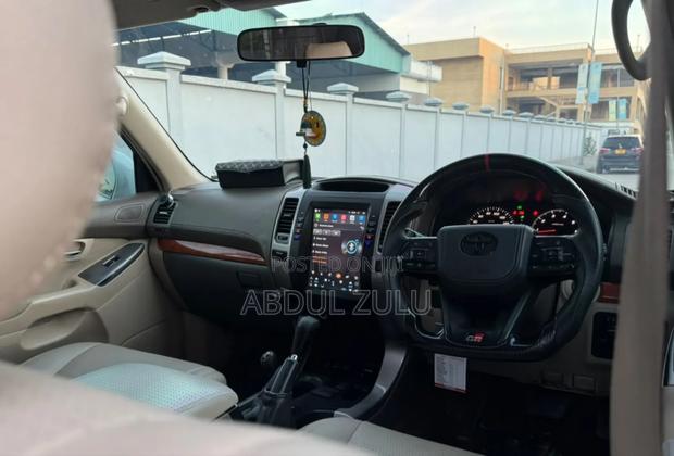 Toyota Land Cruiser 2005 White