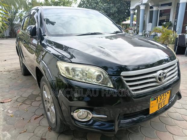 Toyota Vanguard 2011 Black