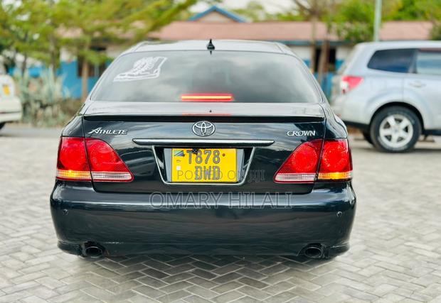 Toyota Crown 2004 Black