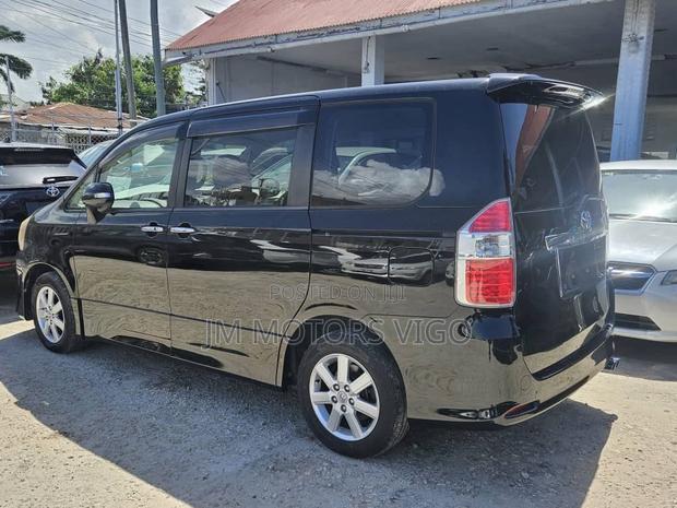 Toyota Noah 2009 Black