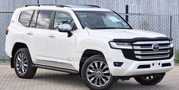 Toyota Land Cruiser LC300 2024 Pearl