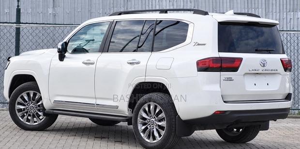 Toyota Land Cruiser LC300 2024 Pearl