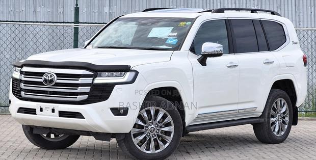Toyota Land Cruiser LC300 2024 Pearl