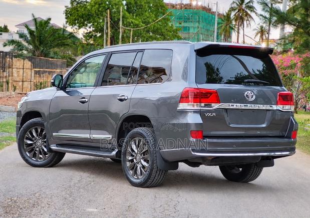 Toyota Land Cruiser 4.5 V8 TD 2018 Gray