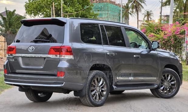 Toyota Land Cruiser 2018 Gray