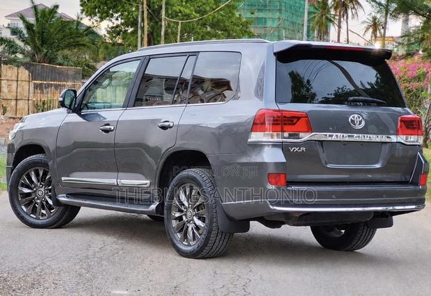 Toyota Land Cruiser 2018 Gray