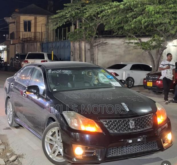 Toyota Crown 2010 Black