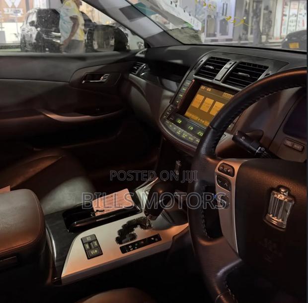 Toyota Crown 2010 Black