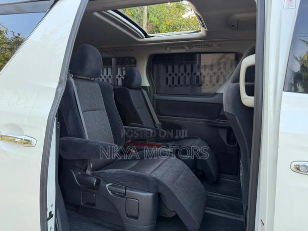 Toyota Alphard 2010 Off white