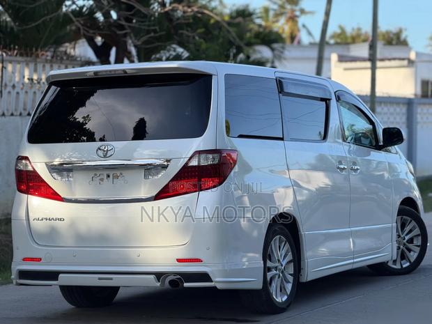 Toyota Alphard 2010 Off white