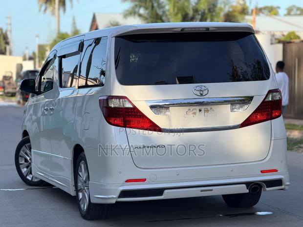 Toyota Alphard 2010 Off white