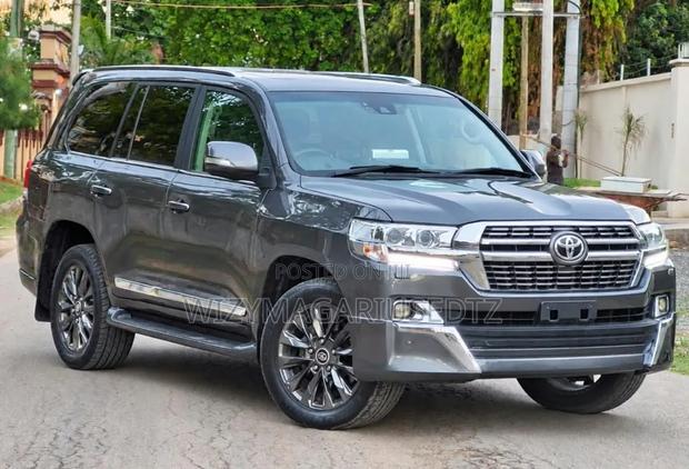 Toyota Land Cruiser 4.5 V8 VXR 2018 Gray