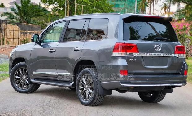 Toyota Land Cruiser 4.5 V8 VXR 2018 Gray