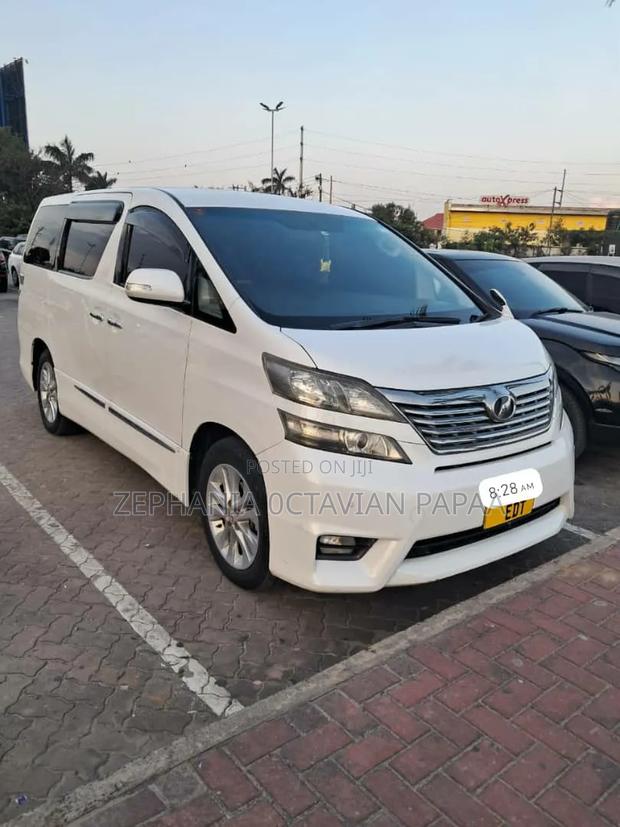 Toyota Vellfire 2010 White