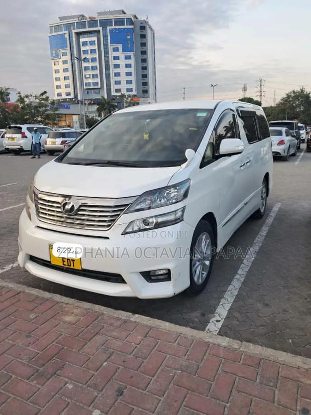 Toyota Vellfire 2010 White