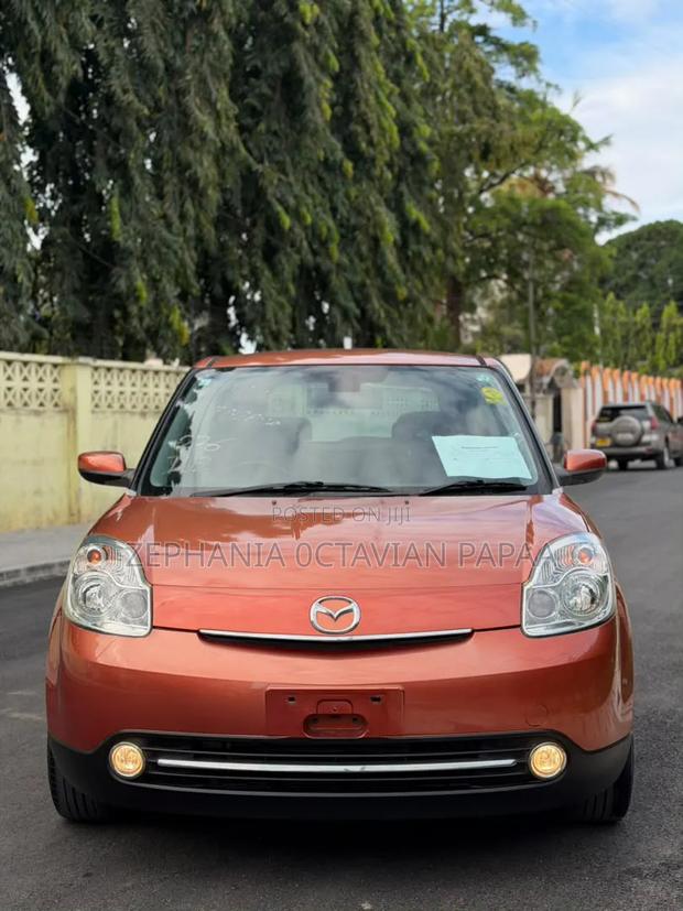 Mazda Verisa 2009 Orange